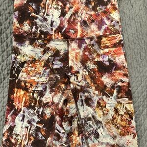 Lululemon wonder train size 4Abstract Multicolor Leggings, 25